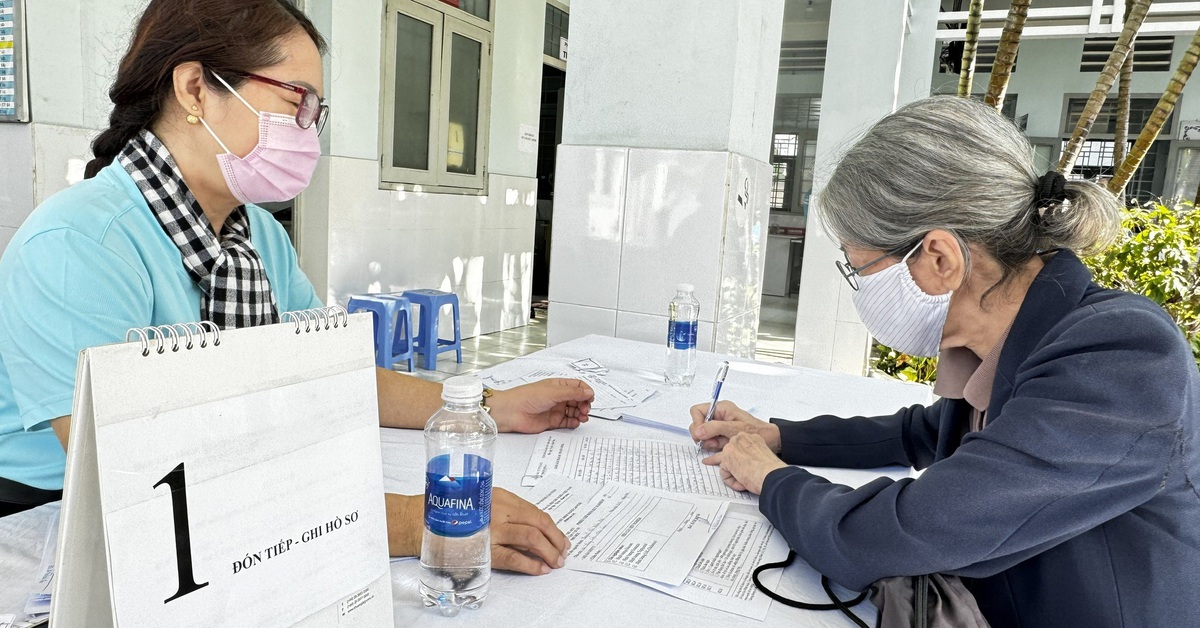 Người trên 70 tuổi được hưởng những quyền lợi gì khi tham gia bảo hiểm y tế?