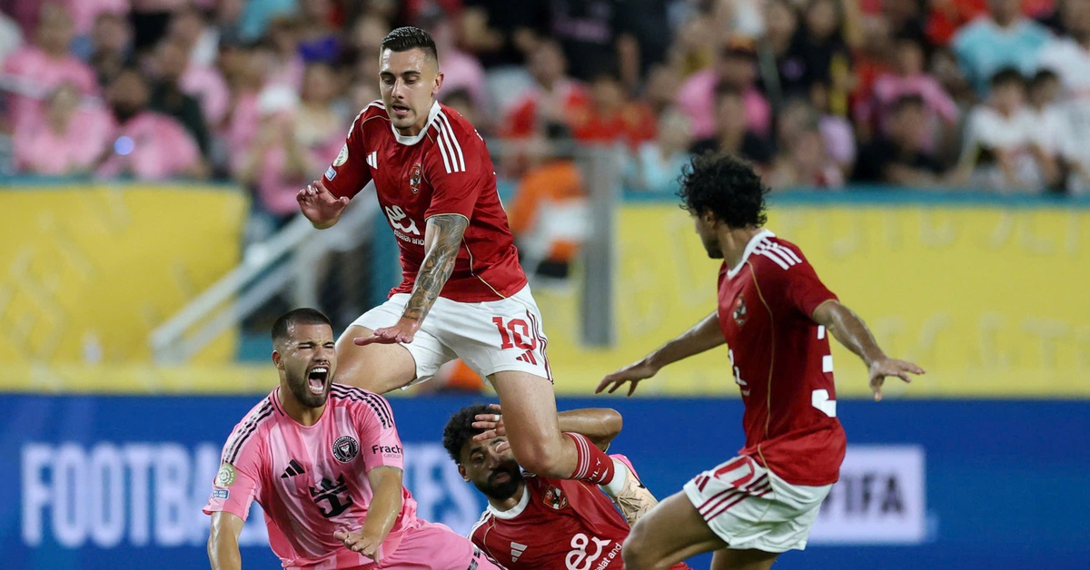 FIFA Club World Cup 2025: Thiên đường của các 'cò' cầu thủ