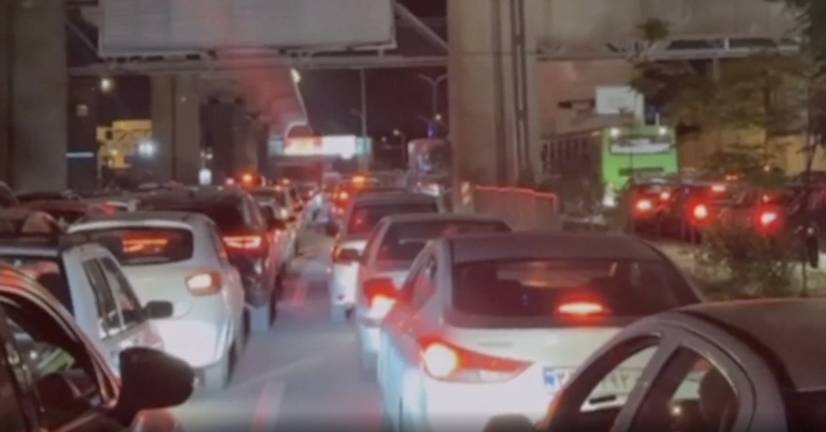 Dân Iran tháo chạy về phía biển, khu trung tâm Tehran vắng tanh như thời COVID-19