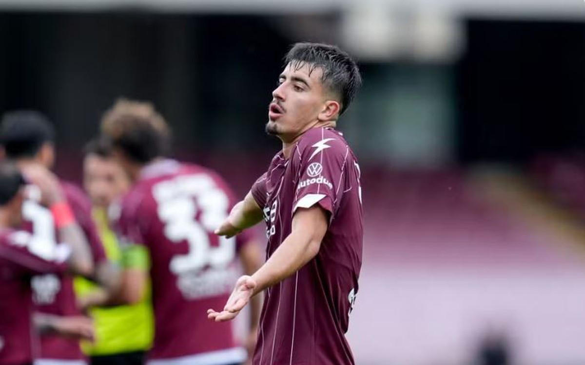 Trận đấu quyết định suất trụ hạng ở Serie B bị hoãn vì hàng loạt cầu thủ ngộ độc thực phẩm