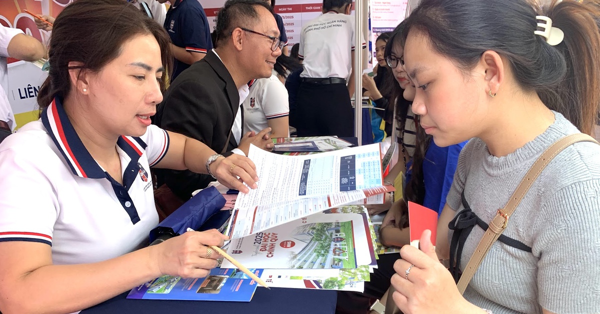 Điều kiện, cách tính điểm xét tuyển Trường đại học Ngân hàng TP.HCM