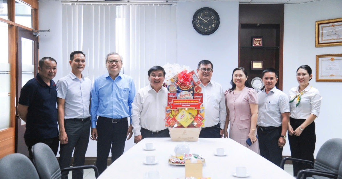 Lãnh đạo Mặt trận Tổ quốc, Ban Tuyên giáo và Dân vận Trung ương thăm và chúc mừng báo Tuổi Trẻ