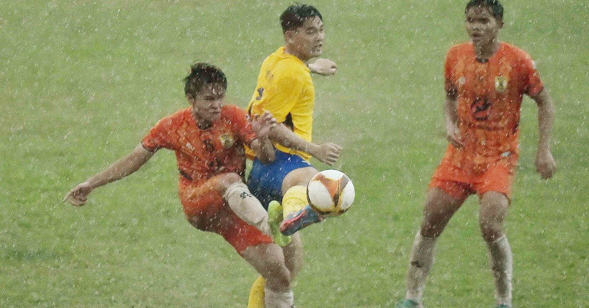 Hy hữu: VFF cho trận đấu đá thêm 7 phút vào lúc... 9h30 sáng hôm sau