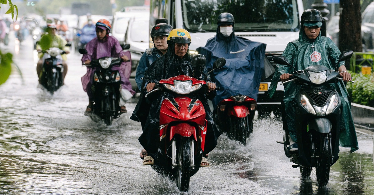 Thời tiết hôm nay 18-6: Đồng bằng Bắc Bộ và Trung Bộ nắng nóng, Nam Bộ mưa rào