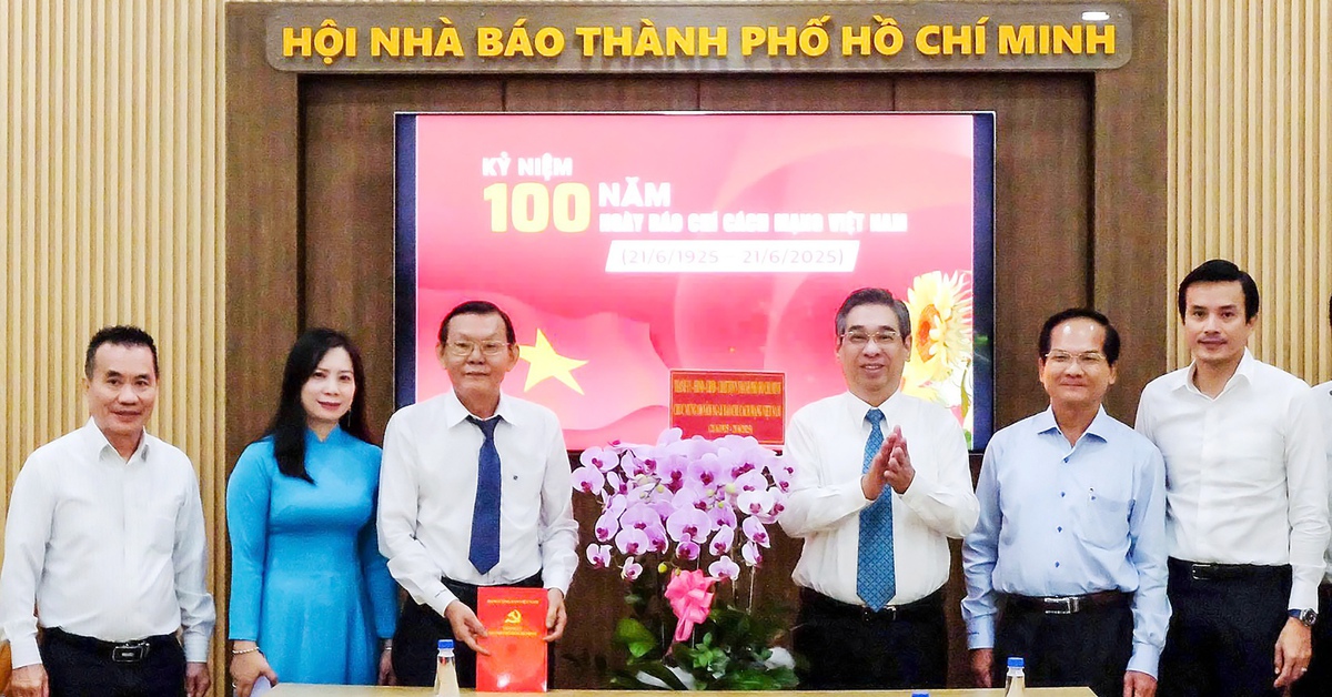 Phó bí thư Nguyễn Phước Lộc thăm, chúc mừng VTV9 và Hội Nhà báo TP.HCM nhân dịp 21-6
