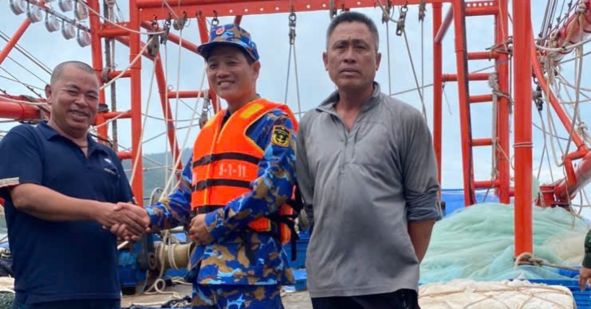 Lữ đoàn 170, Vùng 1 hải quân kịp thời cứu hộ tàu cá ngư dân nguy cơ bị thủng, chìm