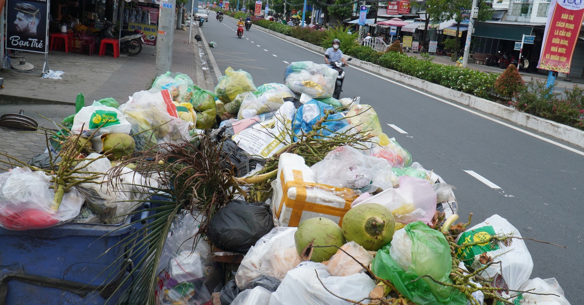 Nhà máy rác duy nhất ở Cà Mau ngưng nhận rác, chờ đơn giá