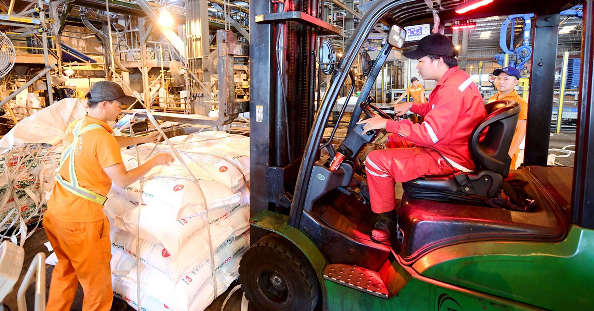 Cần cuộc cách mạng giảm thủ tục, gỡ rào cản kinh doanh