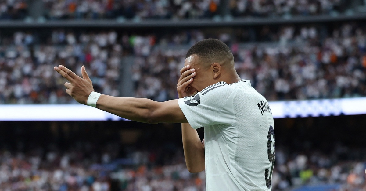 Mbappe nhập viện vì viêm dạ dày