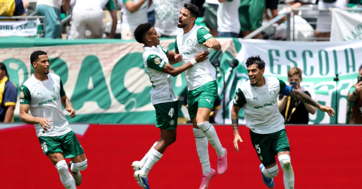 Palmeiras đánh bại Al Ahly sau khi trận đấu bị hoãn 40 phút vì thời tiết