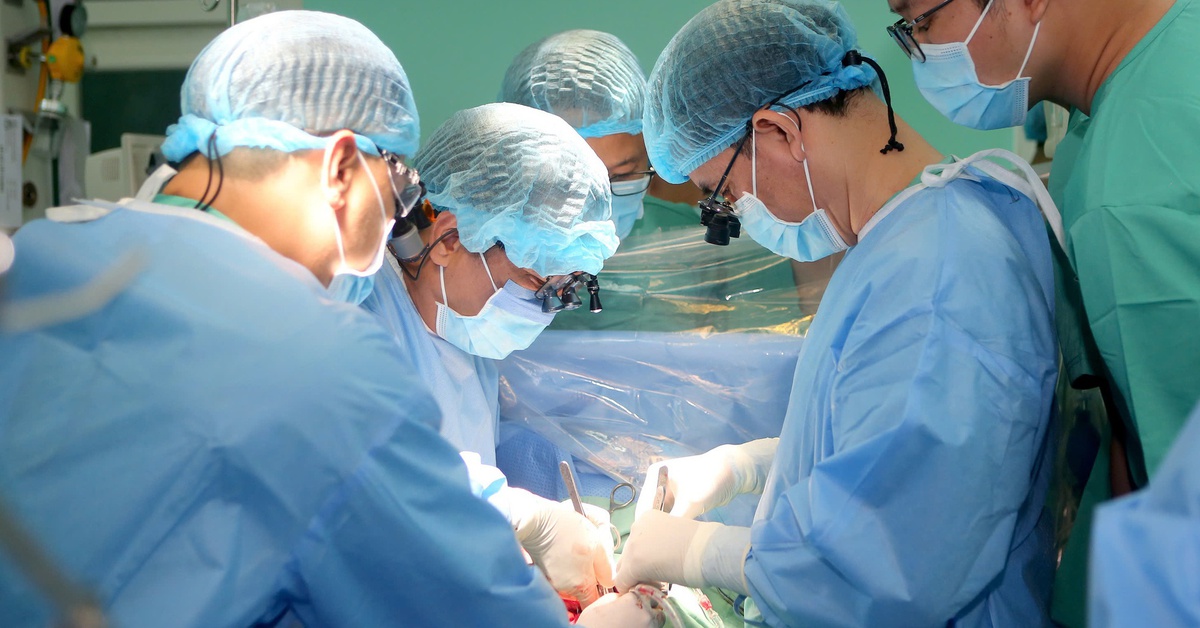 Bốn cuộc sống hồi sinh nhờ ghép tạng của một bệnh nhân nam 39 tuổi