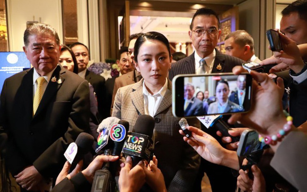 Bà Paetongtarn nói gì với ông Hun Sen khiến chính trường Thái Lan phẫn nộ?