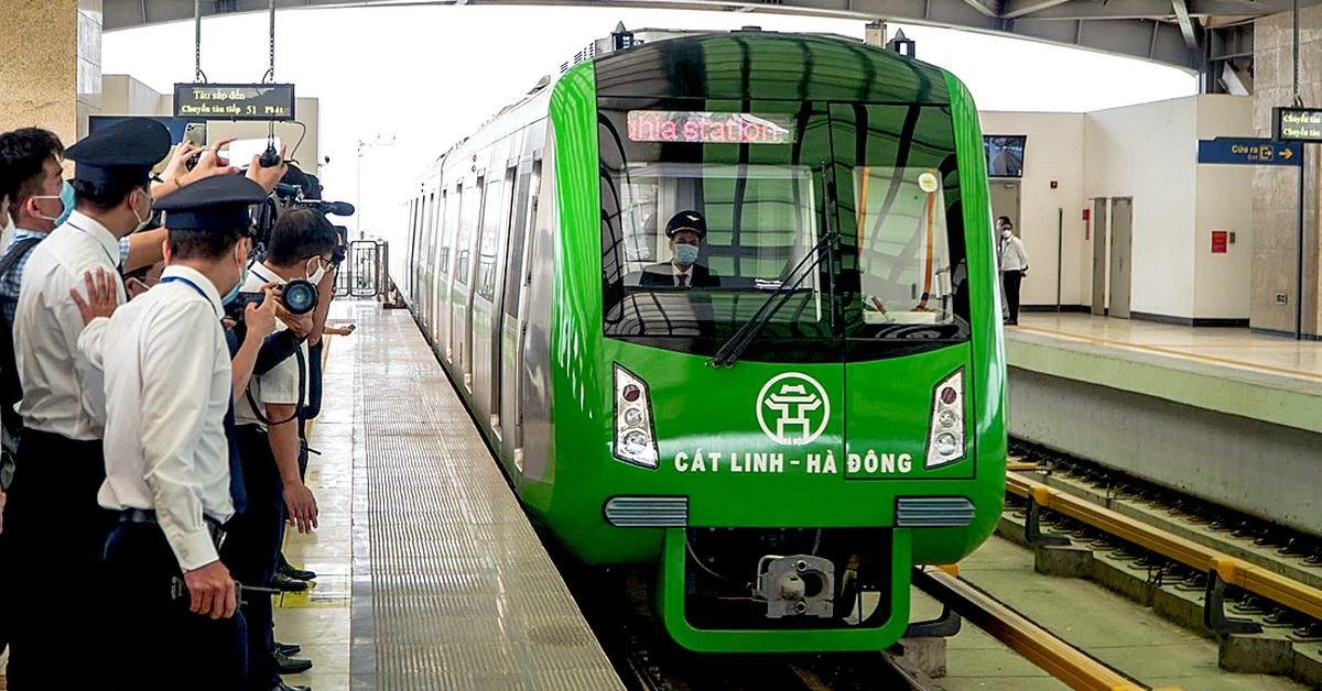 Chuyên gia ngạc nhiên vì mái nhà ga Cát Linh - Hà Đông bị tốc từ bão Yagi đến nay mới sửa