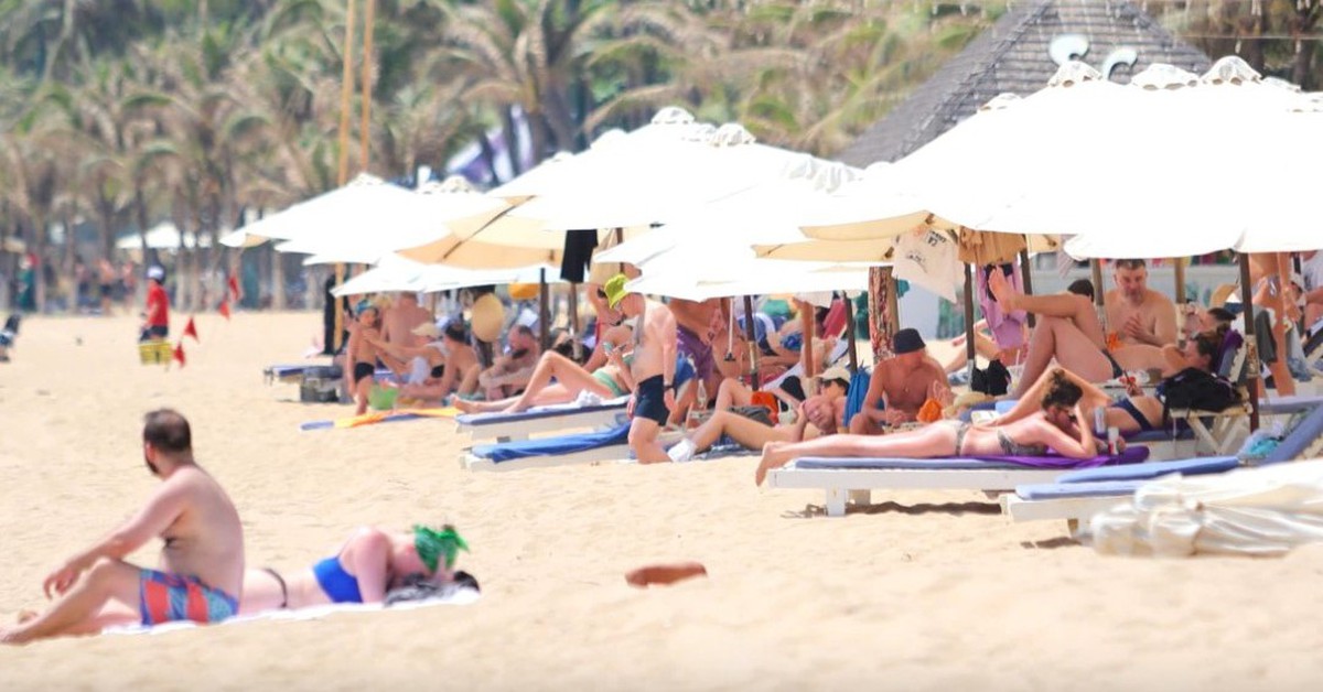 Nha Trang tăng giá thuê bãi biển đặt dù, ghế kinh doanh du lịch