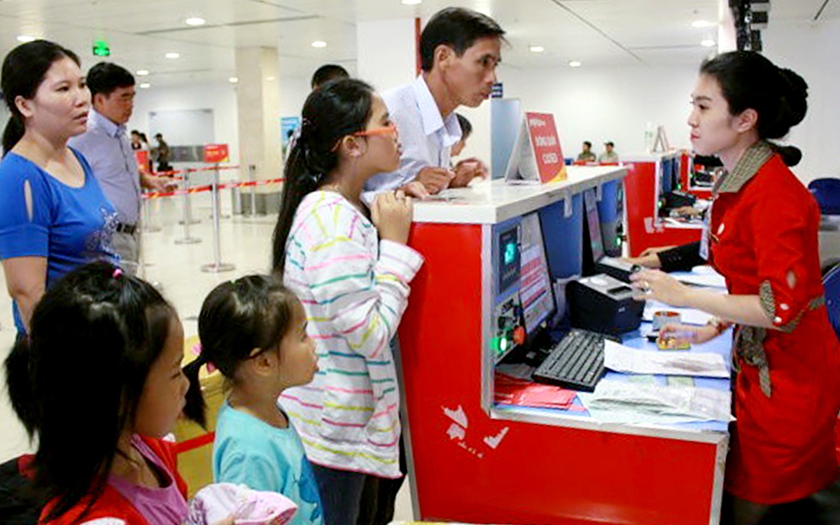 Ưu tiên cho người lớn tuổi, phụ nữ mang thai và có con nhỏ tại sân bay sao phải đắn đo?