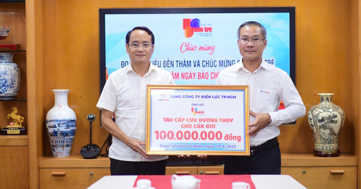 Tổng công ty Điện lực TP.HCM ủng hộ tàu cấp cứu đường thủy 100 triệu đồng