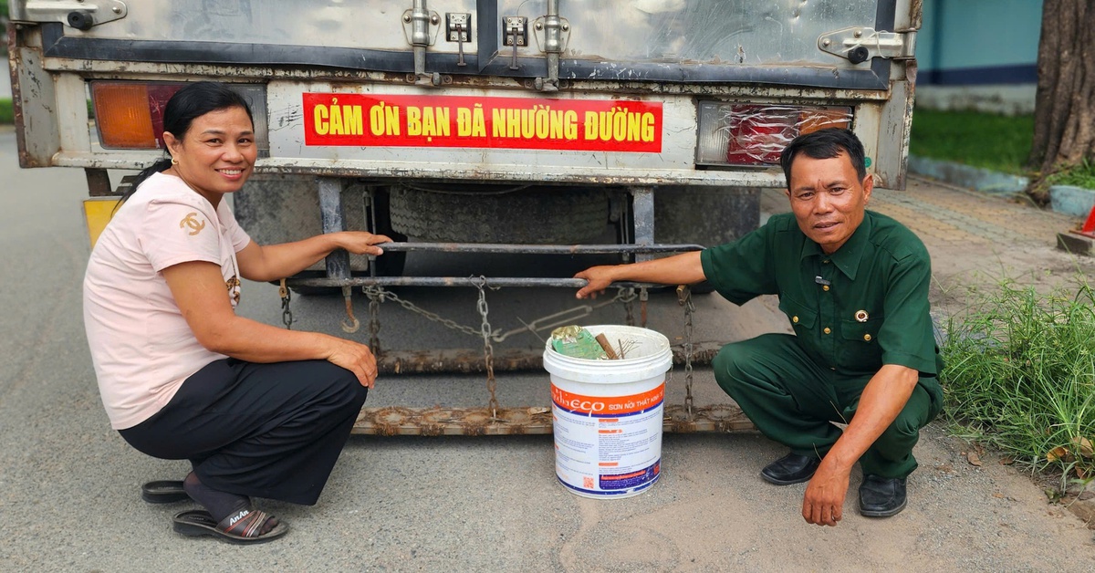 'Độc lạ' Bình Dương: Xe tải hút đinh, vá xe, thay ruột xe... miễn phí của hai vợ chồng