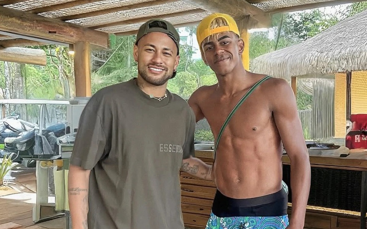 CĐV hoảng hồn khi thấy Yamal chơi chung với... Neymar