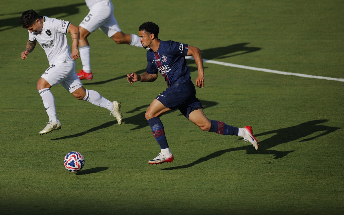 PSG - Botafogo (Hiệp 1) 0-0: Kvaratskhelia chơi xông xáo