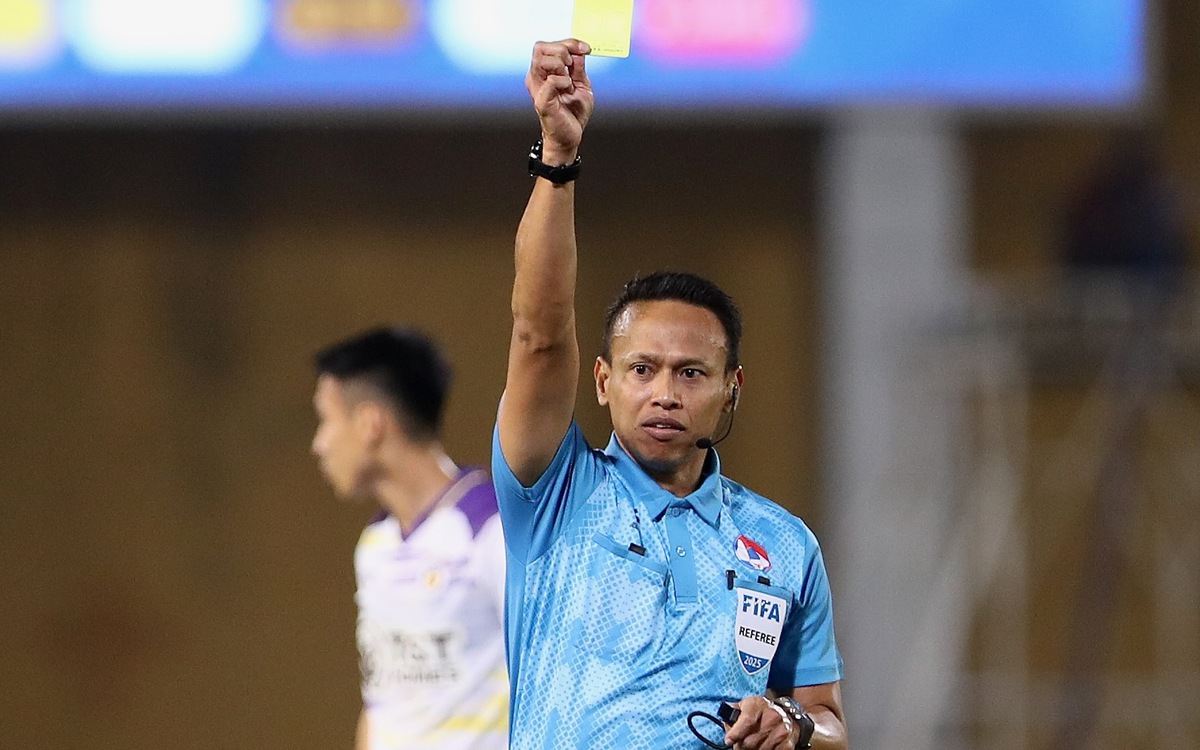Trọng tài Malaysia bắt trận quyết định vé trụ hạng V-League