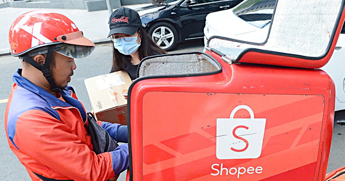 Shopee thu 'phí hạ tầng', khó cho cửa hàng nhỏ