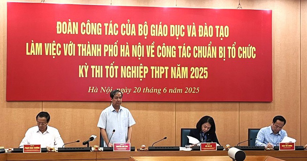 Bộ trưởng Nguyễn Kim Sơn kiểm tra chuẩn bị thi tốt nghiệp THPT tại Hà Nội