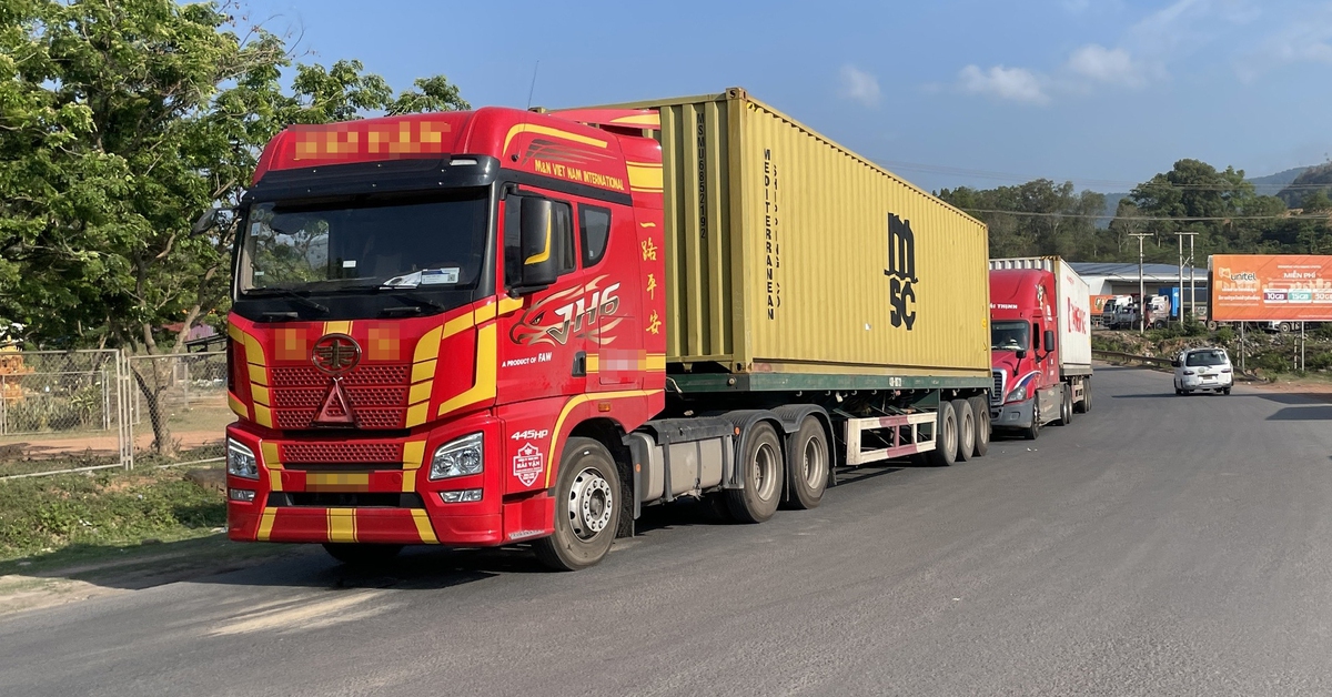 Dừng thủ tục 'một cửa một lần dừng' tại cửa khẩu quốc tế Lao Bảo - Densavan để tìm hướng đi mới