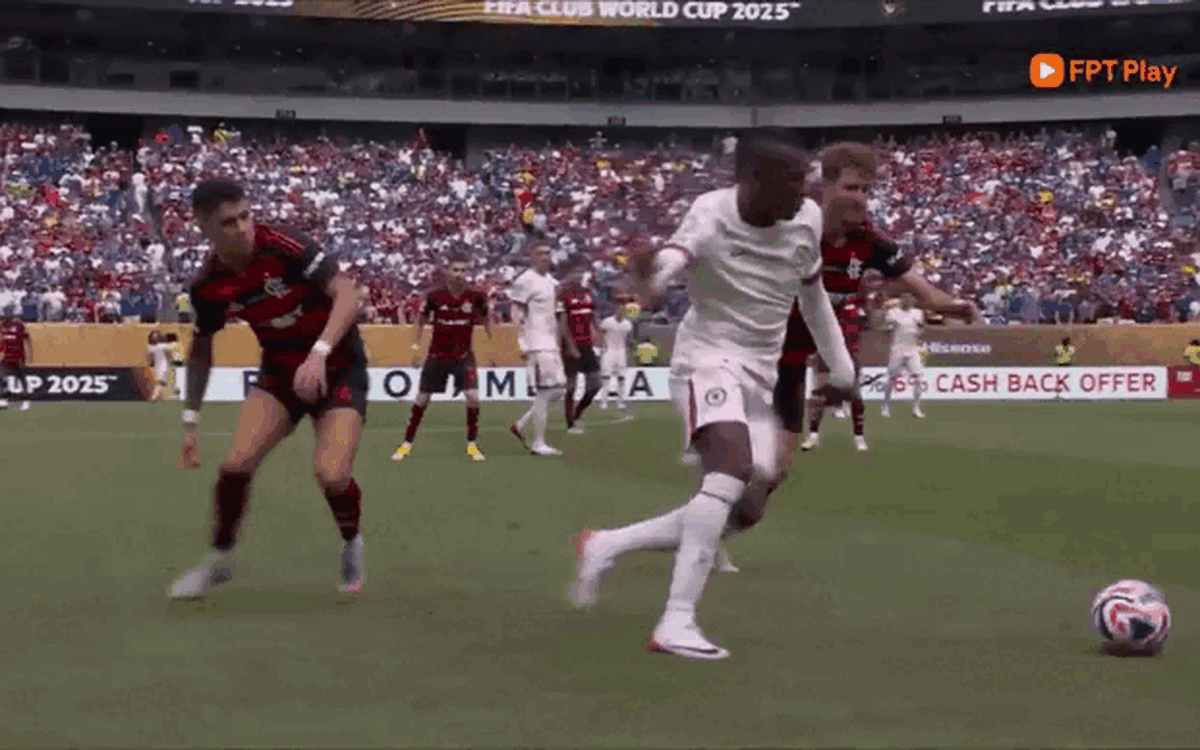 Video: Nicolas Jackson lãnh thẻ đỏ chỉ sau 4 phút vào sân khiến Chelsea thua thảm