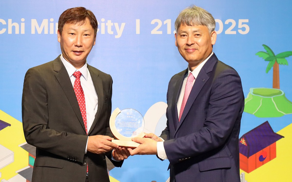 HLV Kim Sang Sik đảm nhiệm vai trò mới