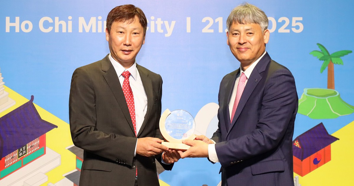 HLV Kim Sang Sik đảm nhiệm vai trò mới