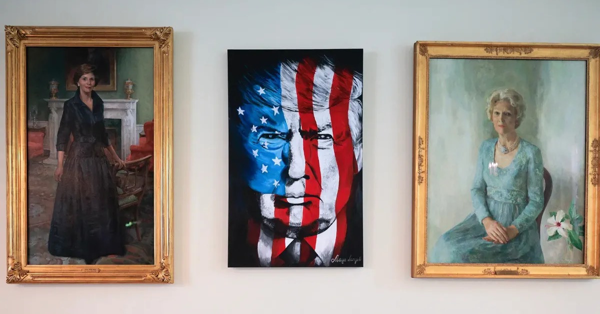 Ông Trump thay chân dung bà Hillary Clinton bằng ảnh của mình ở Nhà Trắng?