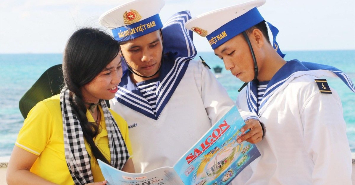 Kể câu chuyện làm báo qua hội họa