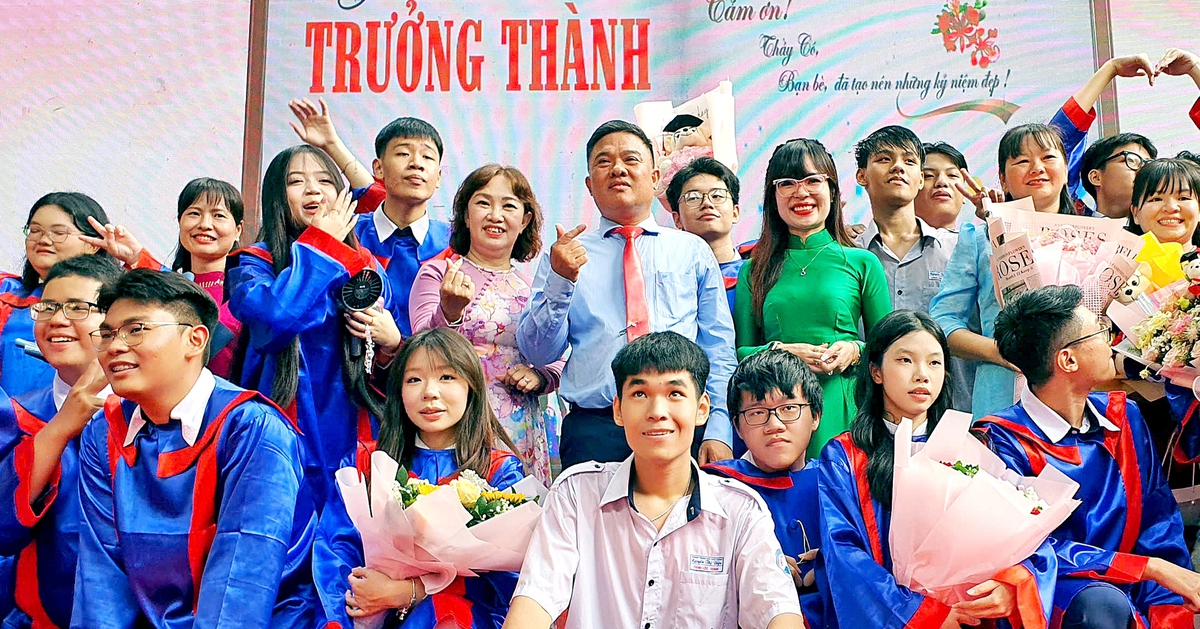 Lễ tri ân tại Trường THPT Nguyễn Thị Diệu: Cha mẹ không thể làm thay các em mãi