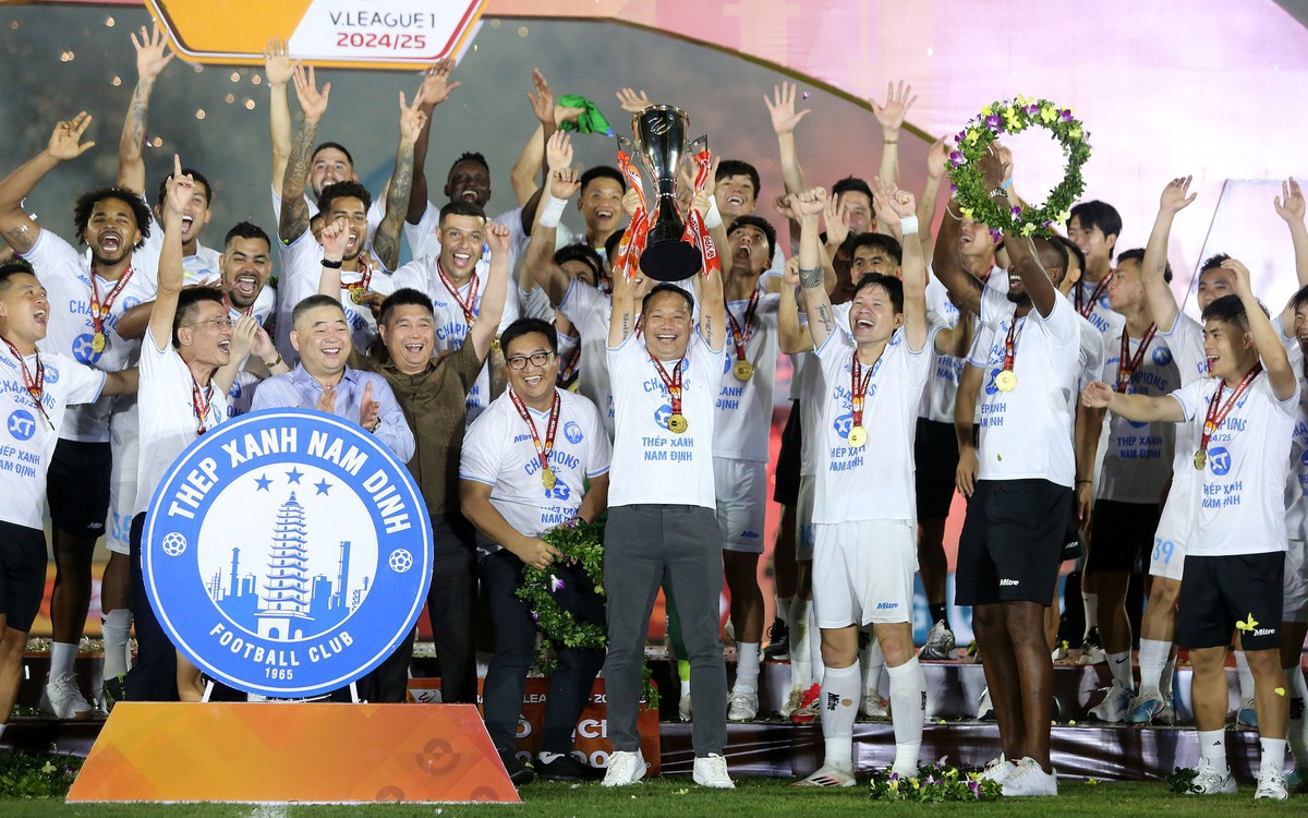 Cảm xúc ngày CLB Nam Định lần thứ 2 vô địch V-League