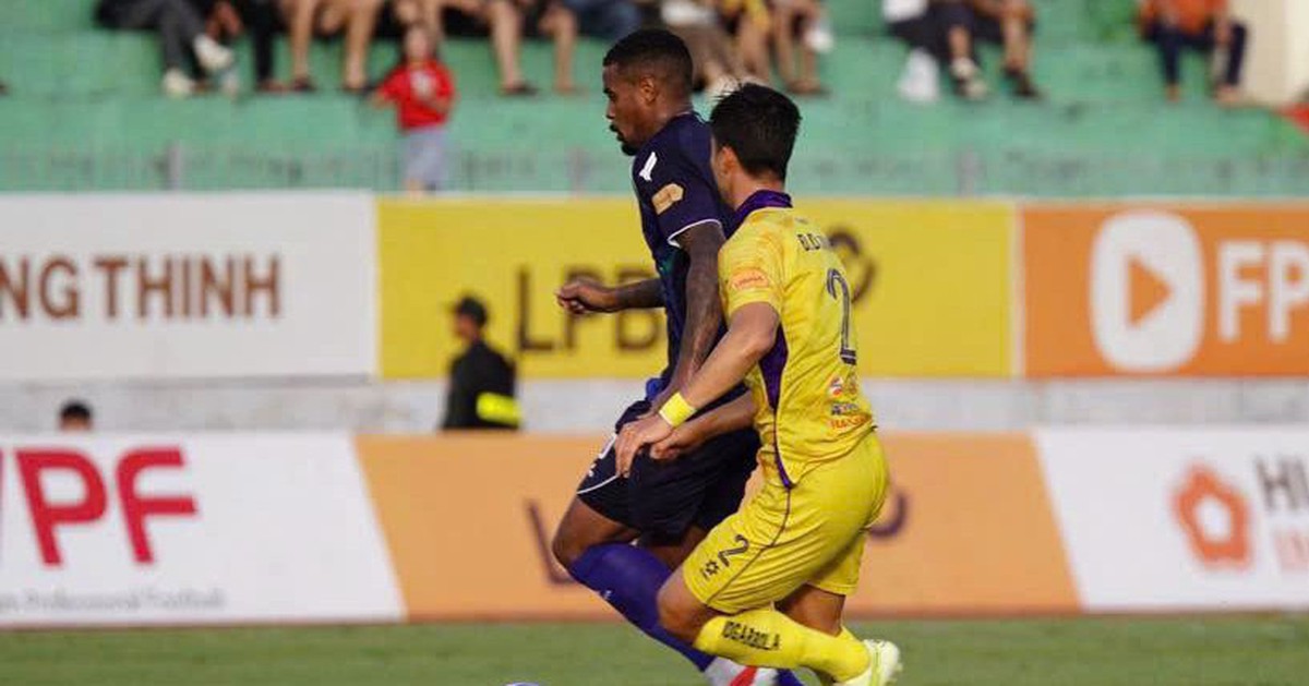 Bình Định - Hà Nội (hết hiệp 1) 0-4: Văn Tùng ghi bàn chấm dứt hy vọng của Bình Định