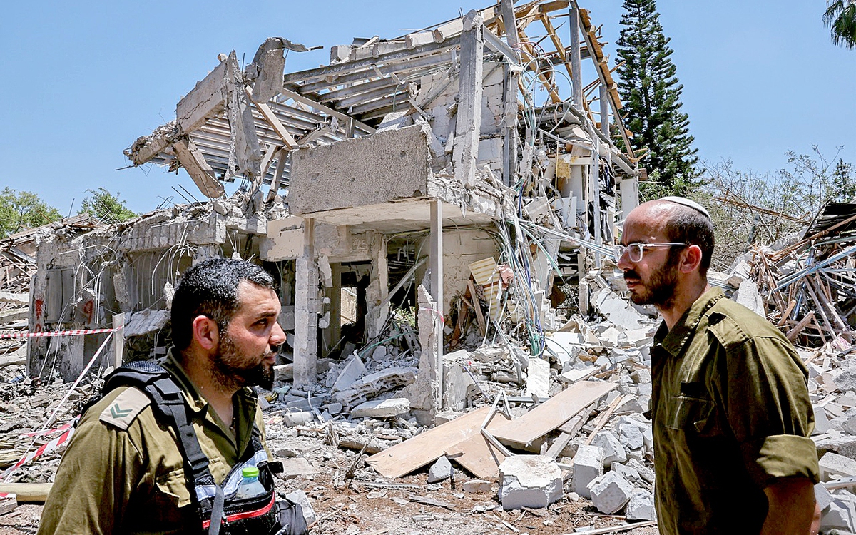 Iran tuyên bố không từ bỏ công nghiệp hạt nhân, Israel tiếp tục không kích