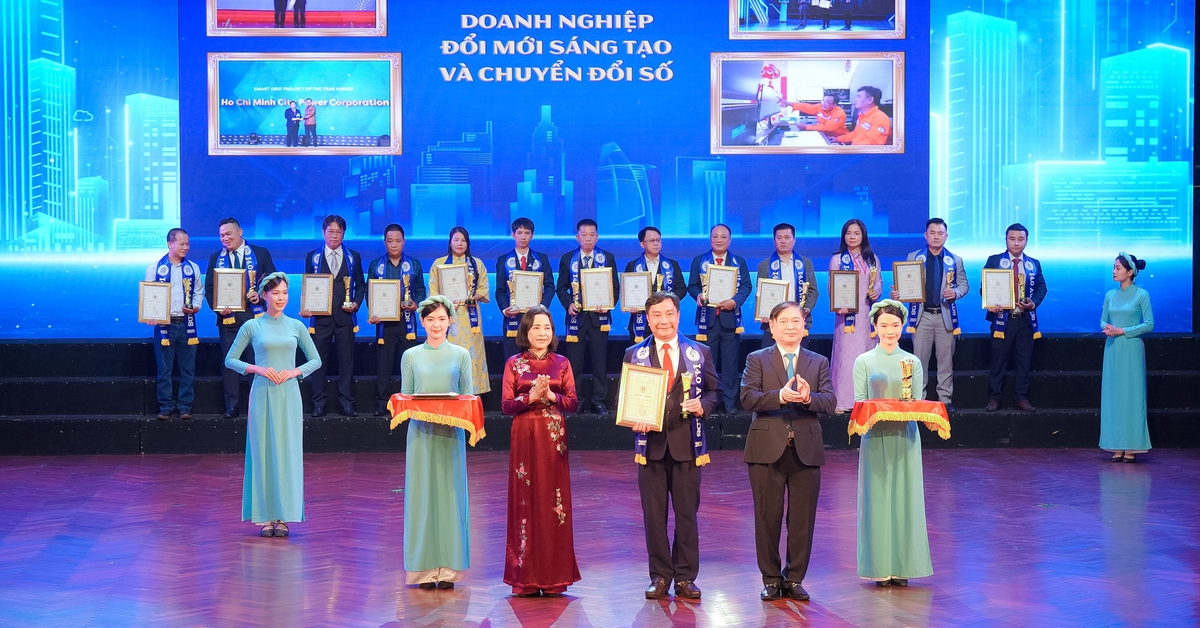 Ngành điện TP.HCM được vinh danh Top công nghiệp 4.0 Việt Nam năm 2025