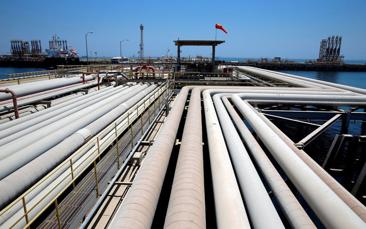 Giá dầu giảm mạnh, chứng khoán Mỹ bật tăng sau khi Iran tấn công căn cứ ở Qatar