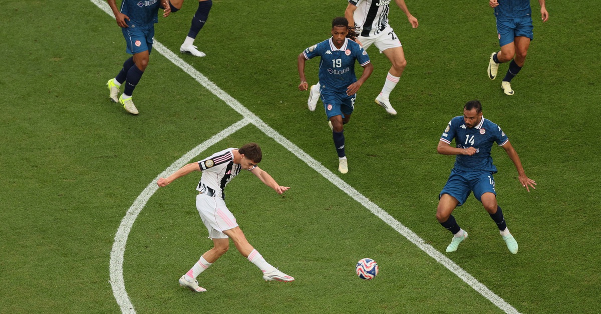 Video: Xem siêu phẩm sút xa sấm sét của sao trẻ Juventus