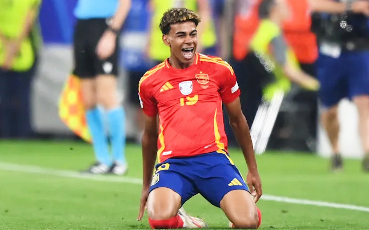 Yamal lên tiếng, xóa tan tin đồn 'lái máy bay'