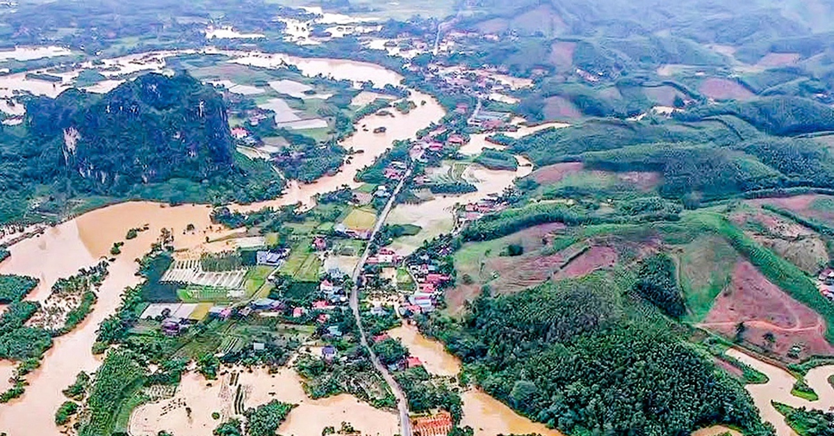 Sơ tán hàng trăm hộ dân khỏi biển nước đe dọa ngay trong đêm