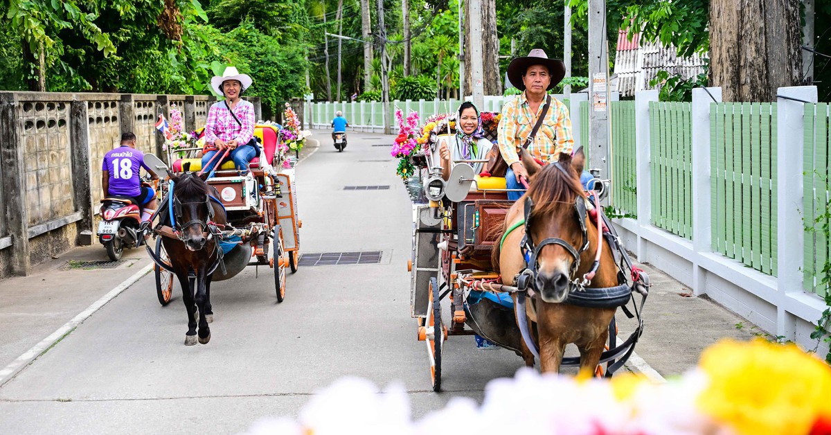 Đến cố đô Lampang nghe lọc cọc tiếng vó ngựa, ngắm bảo tháp lơ lửng giữa tầng mây