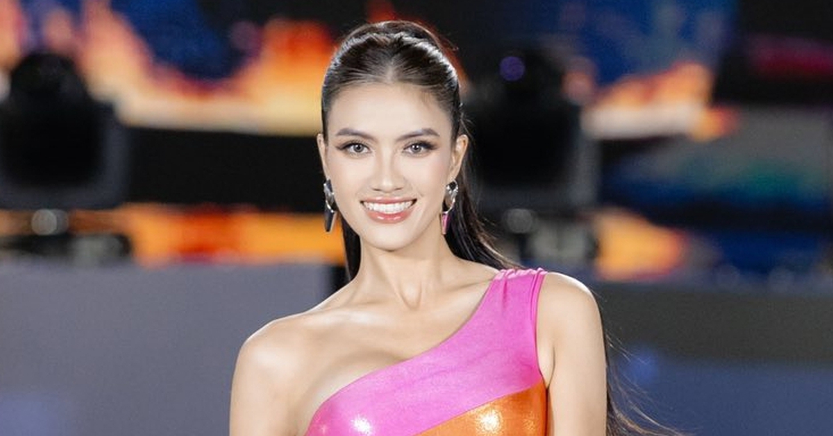 Tại sao Hoa hậu Hoàn vũ Việt Nam Phương Linh quay lại nhìn Trương Quí Minh Nhàn khi vào top 2?