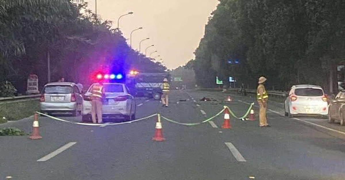 Xe máy đi vào làn 100km/h của đường cao tốc, người cầm lái thiệt mạng sau va chạm với xe tải