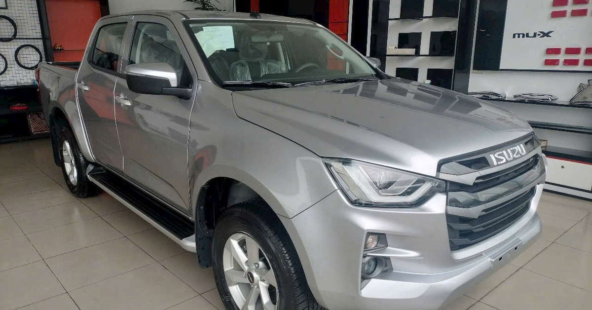 Tin tức giá xe: Isuzu D-Max dọn kho giảm giá tới 100 triệu, hợp 'dân cày' không quan trọng 'đẹp mã'