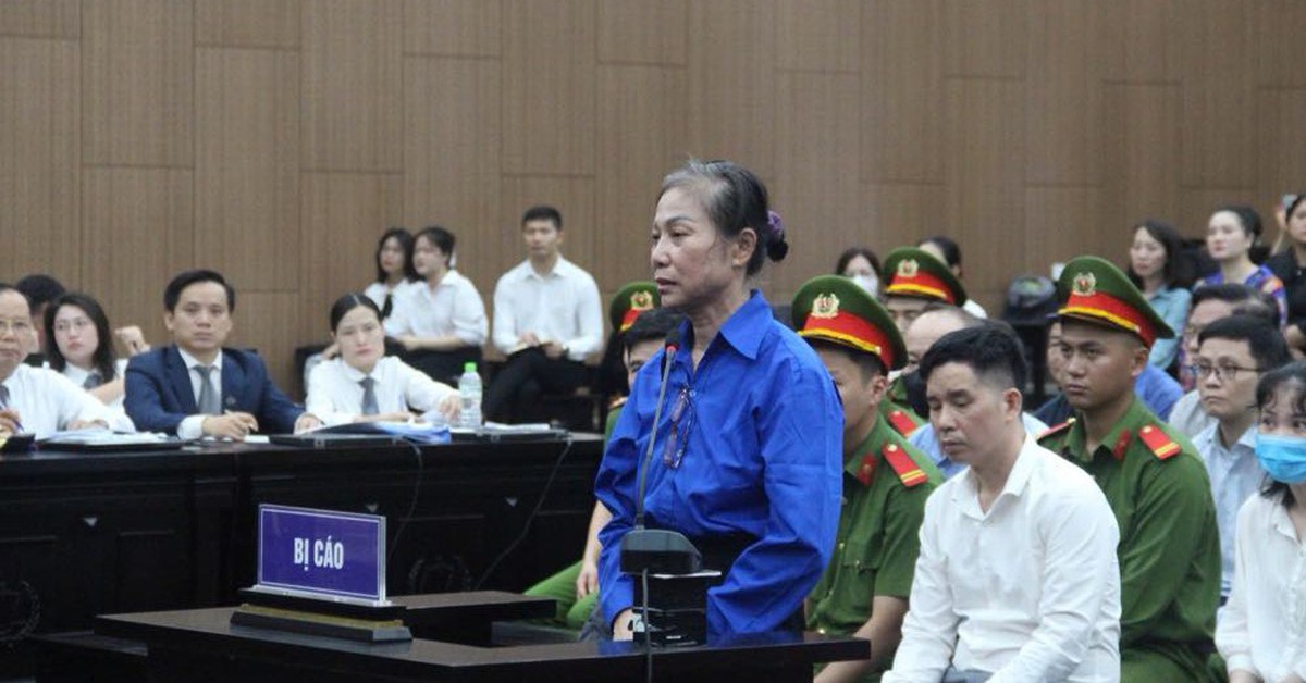 Bà Hoàng Thị Thúy Lan bật khóc nói đau đớn dày vò, 'bị tai biến' sau khi bị bắt