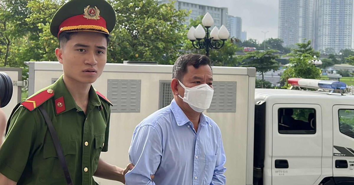 Cựu chủ tịch Quảng Ngãi khai dùng tiền nhận hối lộ từ ông chủ Phúc Sơn để xây nhà tình nghĩa