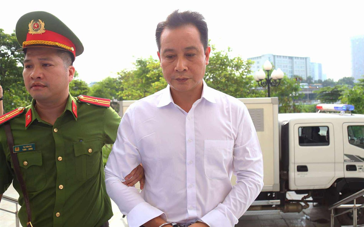 Nhận 5 tỉ và 500.000 USD, cựu phó bí thư Vĩnh Phúc nói 'đây là tiền bị cáo xin của Hậu'