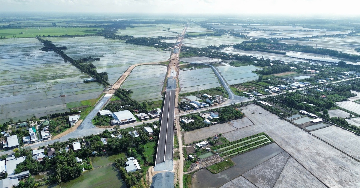 Tuyến cao tốc dài hơn 110km ở miền Tây sẽ hoàn thành trước ngày 19-12