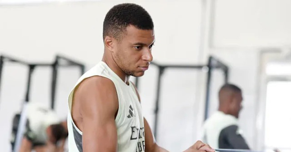 Sụt 5kg, Mbappe bị loại khỏi Real Madrid khi đấu với Salzburg